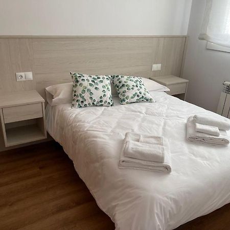 Apartamento entero en Sigüeiro a pie del camino inglés Apartamento Exterior foto